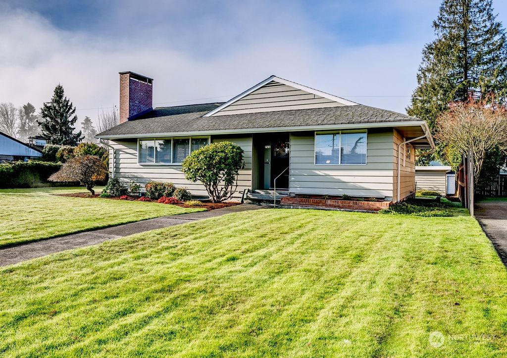Photo of 722 Rucker Avenue, Everett, WA 98201 (MLS # 2187655)