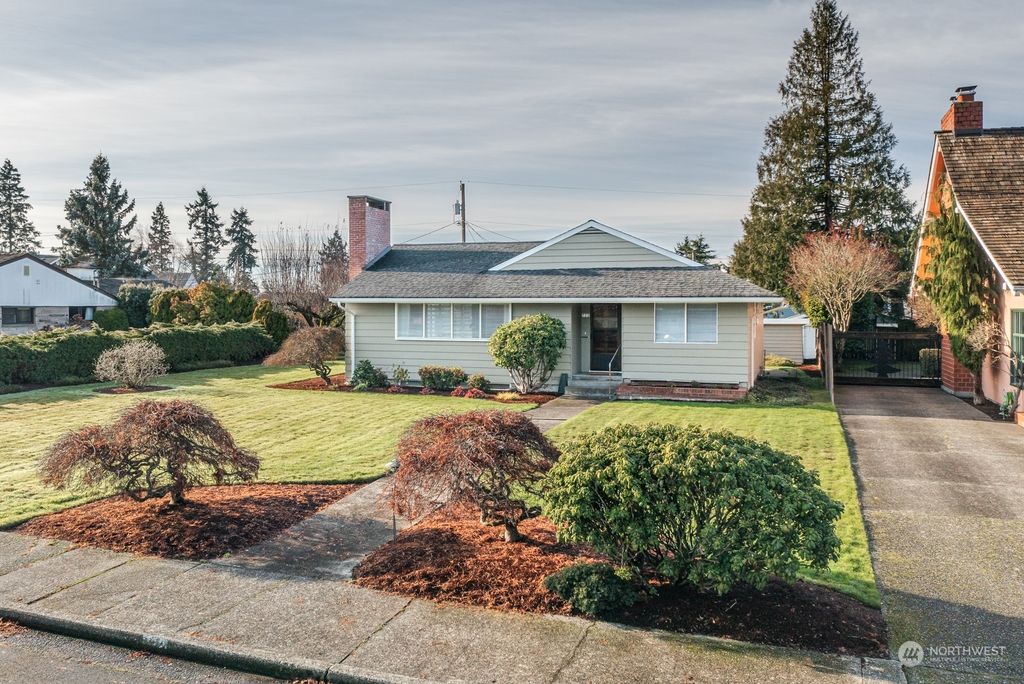 Photo of 722 Rucker Avenue, Everett, WA 98201 (MLS # 2187655)