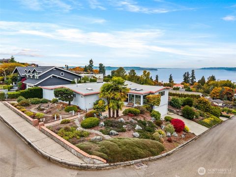 Photo of 204 SW 298th Place, Federal Way, WA 98023 (MLS # 2457369)