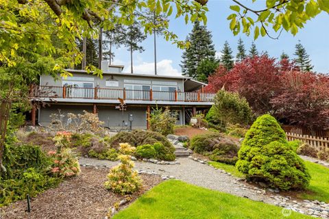 Photo of 615 NE 4th Street, Coupeville, WA 98239 (MLS # 2516814)