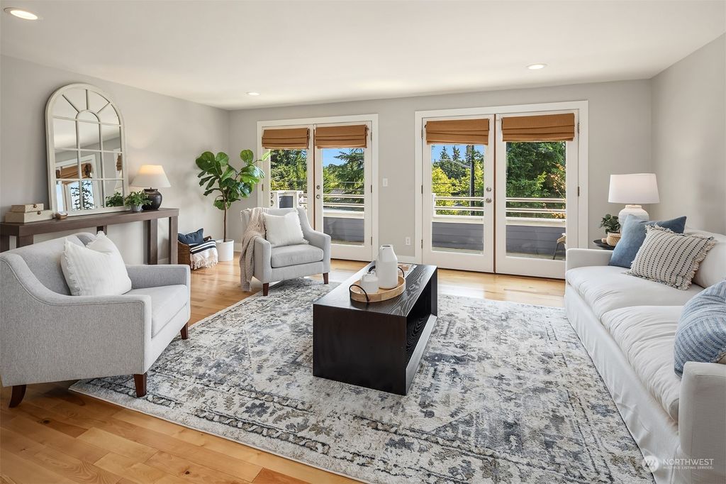 Photo of 6639 NE 190th Street, Kenmore, WA 98028 (MLS # 2133571)