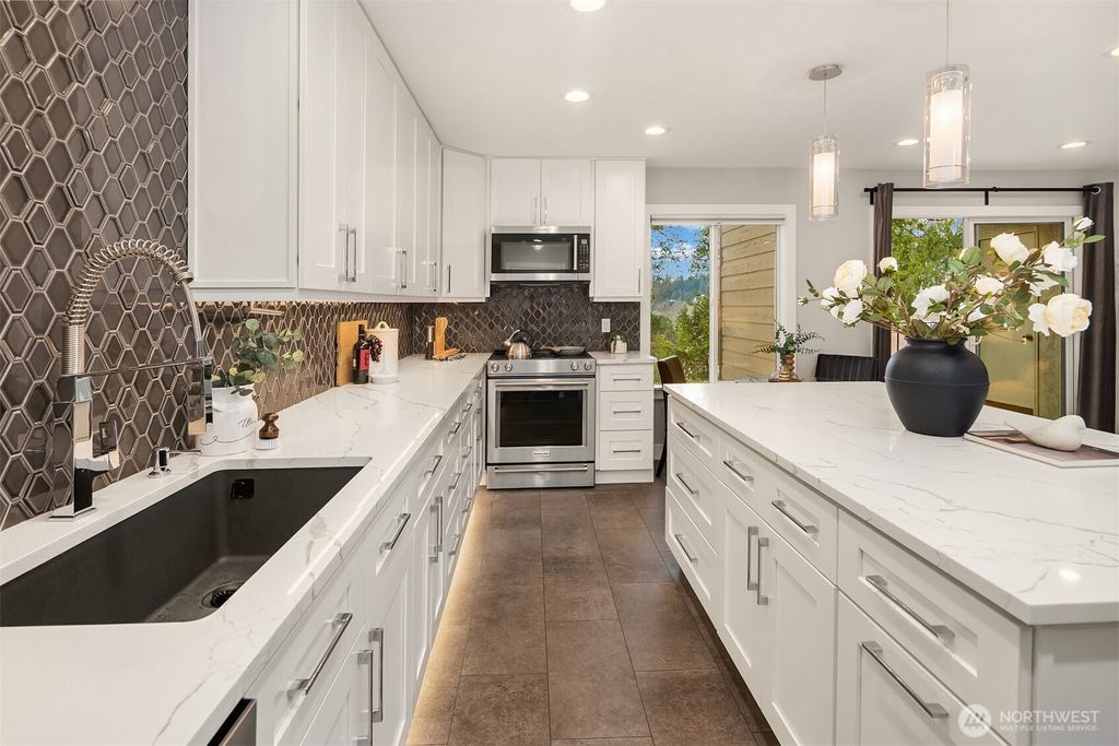 Photo of 11639 100th Avenue NE #B7, Kirkland, WA 98034 (MLS # 2468645)