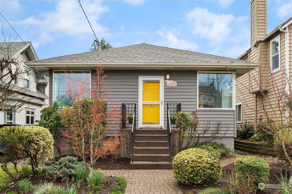 Photo of 5207 S Farrar Street, Seattle, WA 98118 (MLS # 2043595)