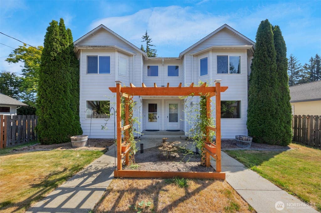 Photo of 938 Quinn Avenue, Marysville, WA 98270 (MLS # 2572116)