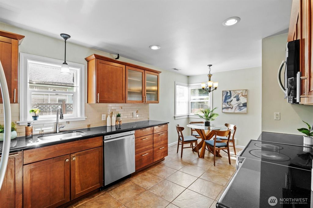 Photo of 9728 45th Avenue NE, Seattle, WA 98115 (MLS # 2445984)