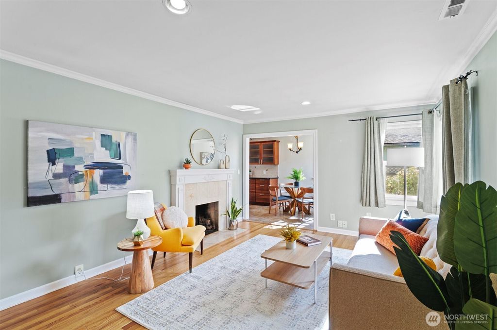 Photo of 9728 45th Avenue NE, Seattle, WA 98115 (MLS # 2445984)