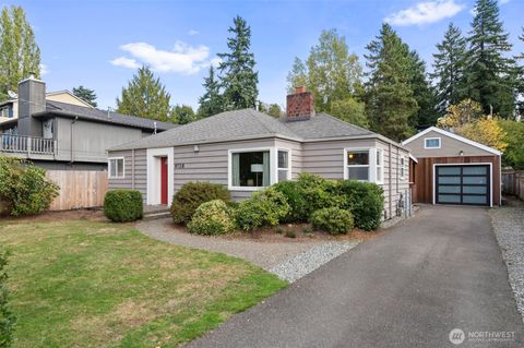 Photo of 9728 45th Avenue NE, Seattle, WA 98115 (MLS # 2445984)