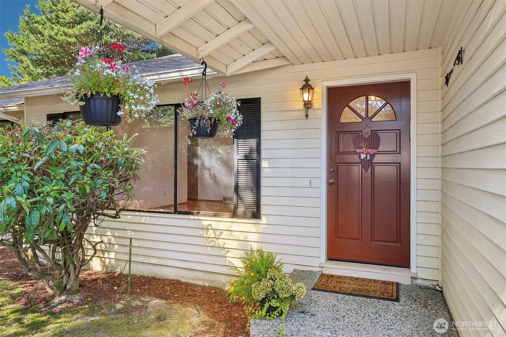 Photo of 4632 SW 74th St St, Mukilteo, WA 98275 (MLS # 2411930)