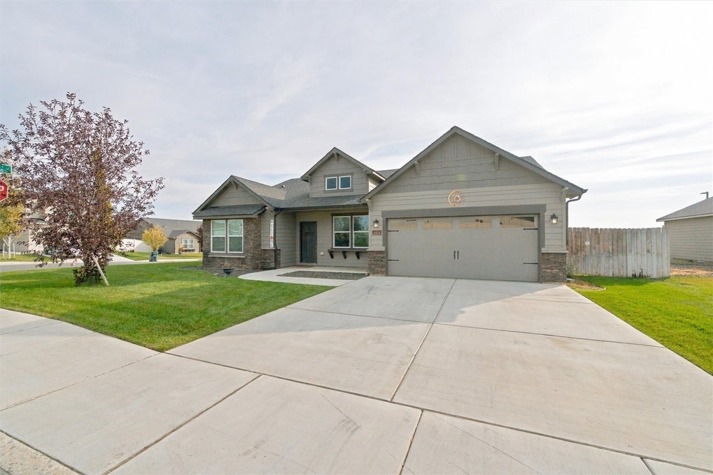 Photo of 8004 Cassiar Drive, Pasco, WA 99301 (MLS # 2597986)