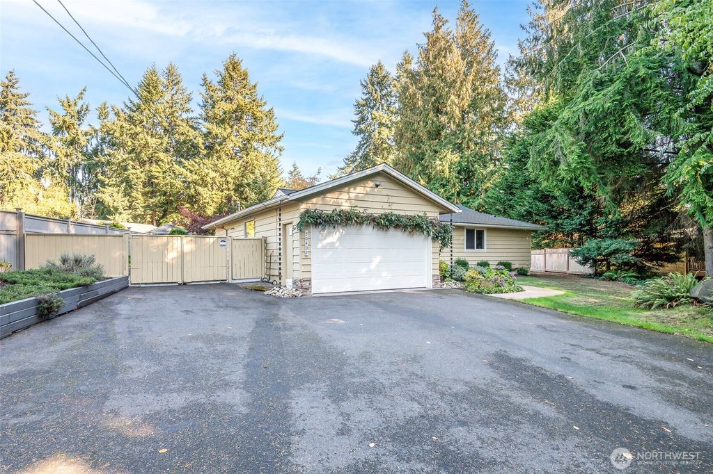 Photo of 30402 12th Avenue SW, Federal Way, WA 98023 (MLS # 2443637)