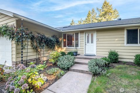Photo of 30402 12th Avenue SW, Federal Way, WA 98023 (MLS # 2443637)