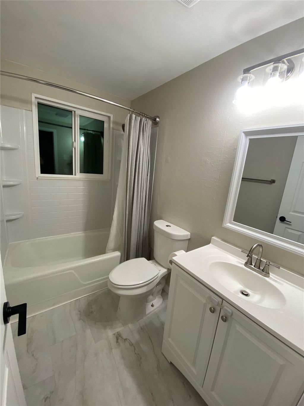 listing image 9366457594695027511