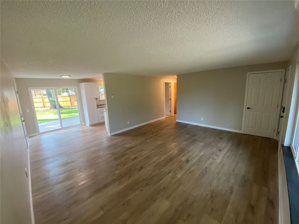 listing image 9367014247177408069
