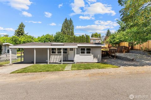 Photo of 640 Ferndale Avenue NE, Renton, WA 98056 (MLS # 2526024)