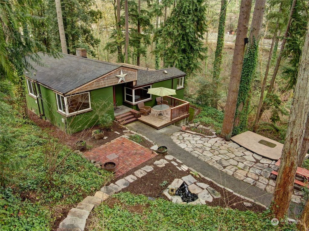 Photo of 17522 33rd Avenue NE, Lake Forest Park, WA 98155 (MLS # 2044641)