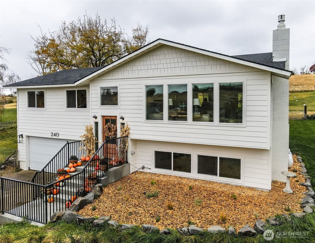 Photo of 240 Knoll Road, Yakima, WA 98908 (MLS # 2452881)