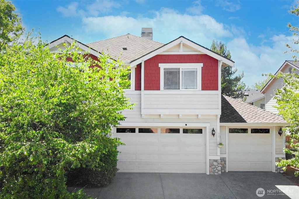 Photo of 23715 SE 5th place Pl, Sammamish, WA 98074 (MLS # 2402197)