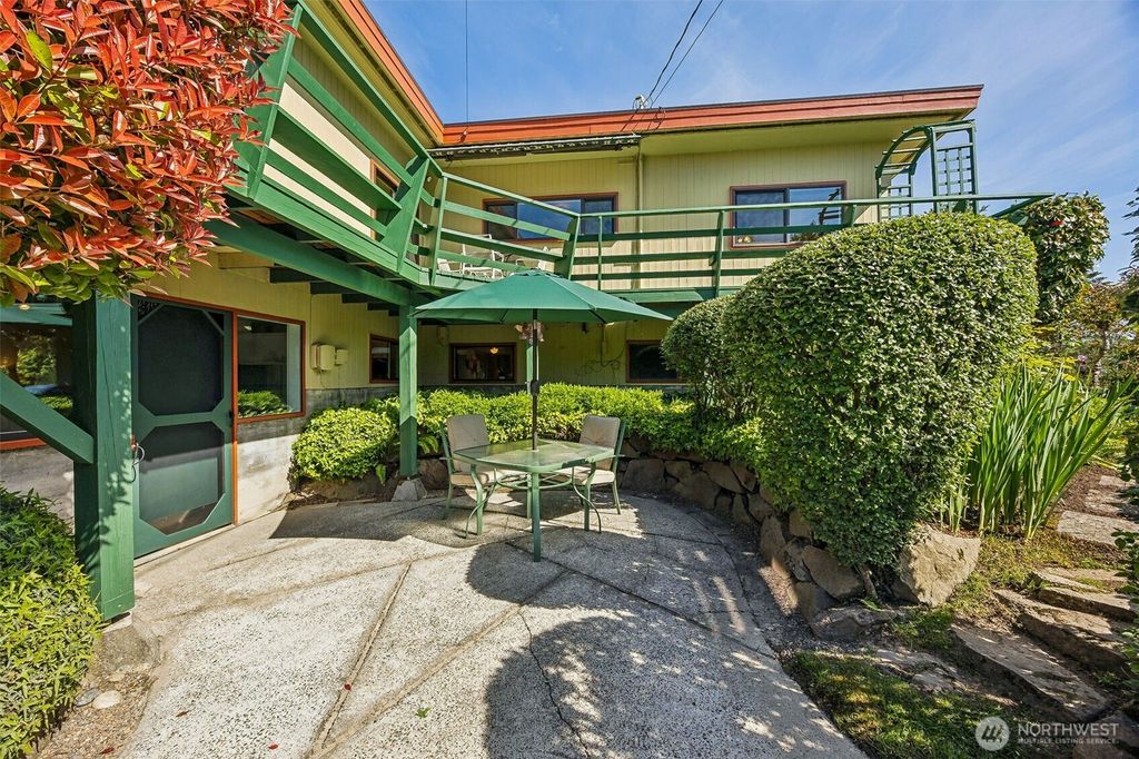 Photo of 5004 38th Avenue NE, Seattle, WA 98105 (MLS # 2372500)