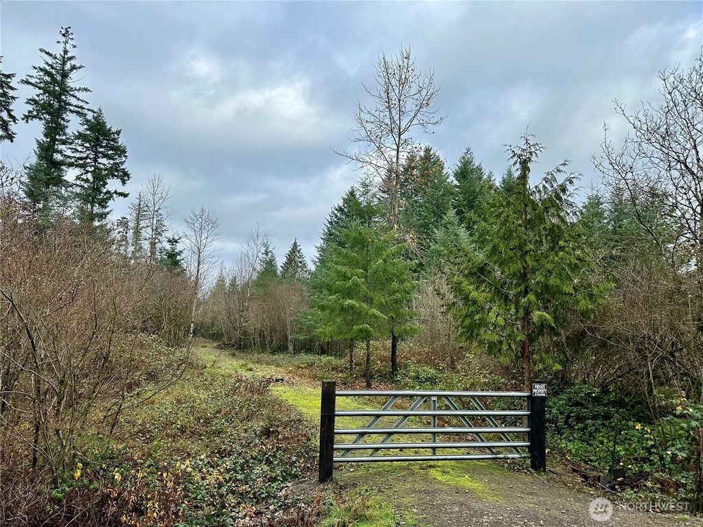 Photo of 0 Studebaker Spur 2 Road, Castle Rock, WA 98611 (MLS # 2459347)