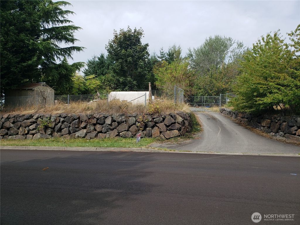 Photo of 6570 SE 2nd Place, Renton, WA 98059 (MLS # 2427394)
