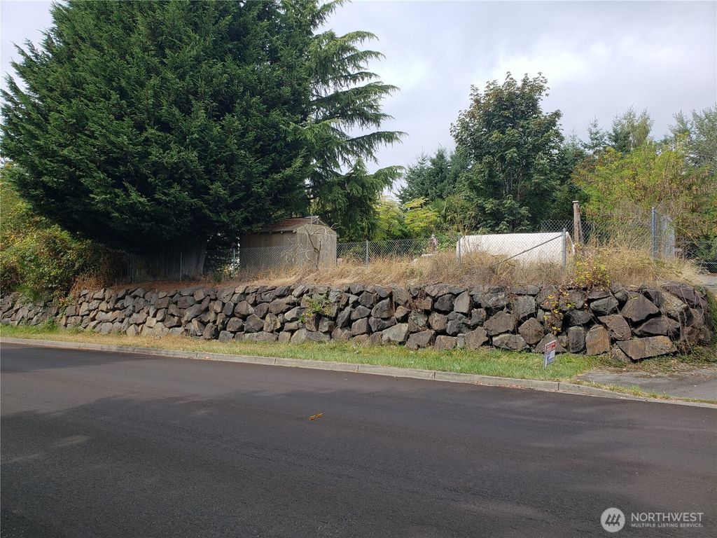 Photo of 6570 SE 2nd Place, Renton, WA 98059 (MLS # 2427394)