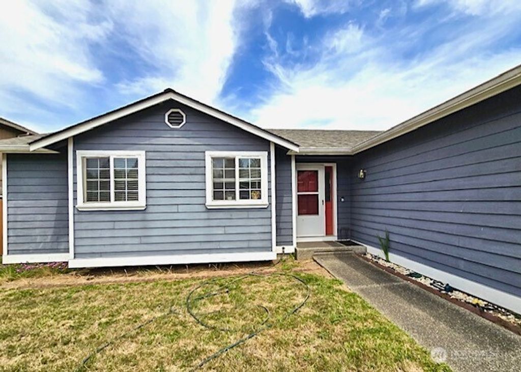Photo of 5709 138th Place NE, Marysville, WA 98271 (MLS # 2373412)