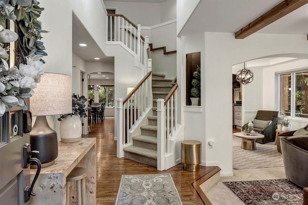 Photo of 425 Slater Street S, Kirkland, WA 98033 (MLS # 2307549)