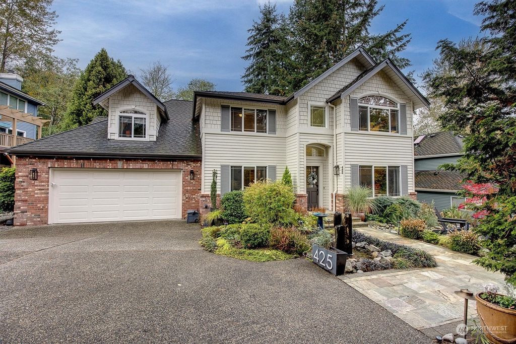 Photo of 425 Slater Street S, Kirkland, WA 98033 (MLS # 2307549)