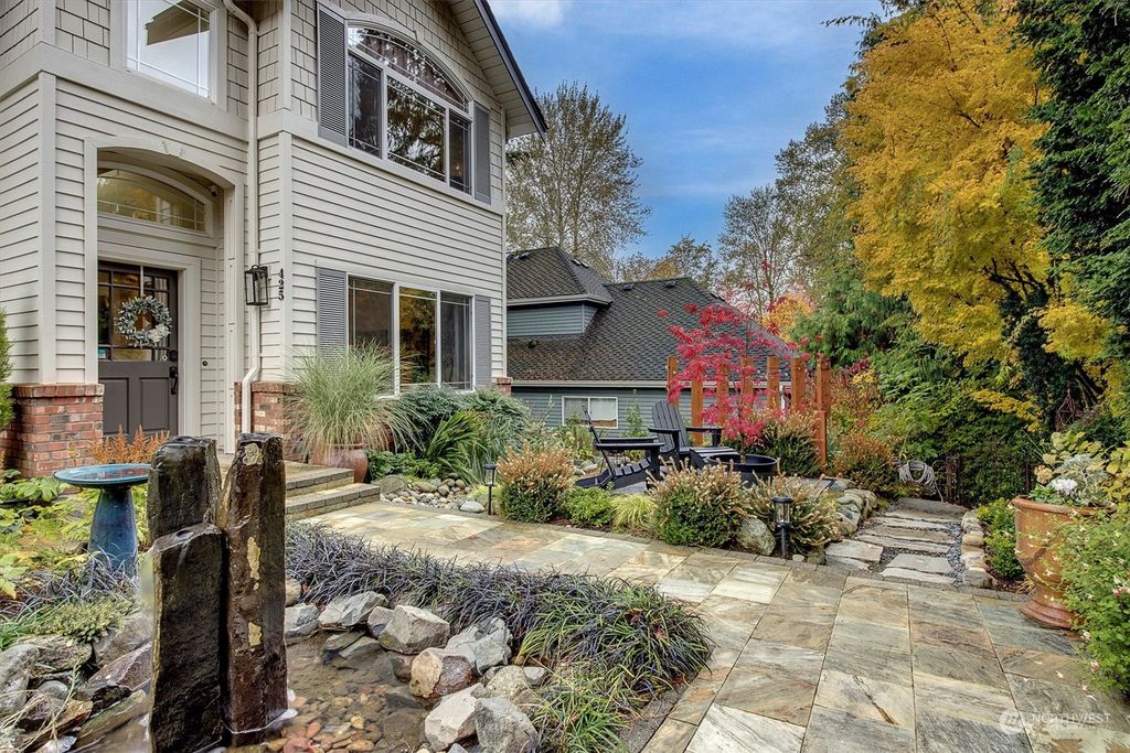 Photo of 425 Slater Street S, Kirkland, WA 98033 (MLS # 2307549)