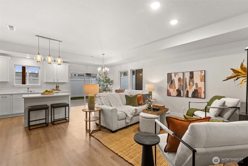 1075 Red Apple Road E18