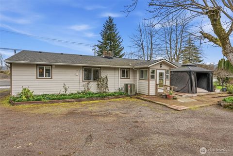 Photo of 1935 Westside Highway Hwy, Kelso, WA 98626 (MLS # 2485633)