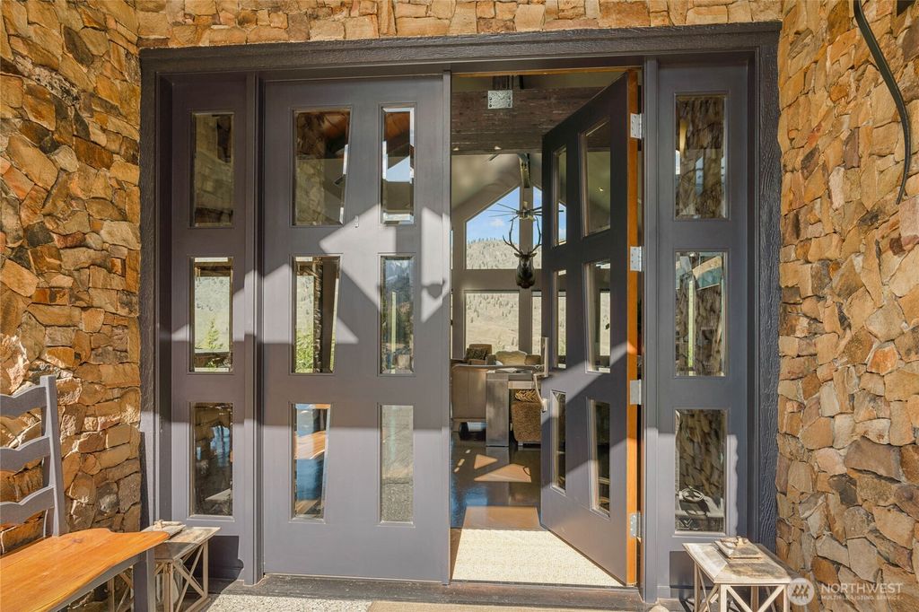 Photo of 206 Mountain Lake Lane, Chelan, WA 98816 (MLS # 2475912)