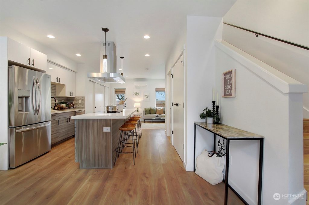 Photo of 13530 Burke Avenue N, Seattle, WA 98133 (MLS # 2210063)