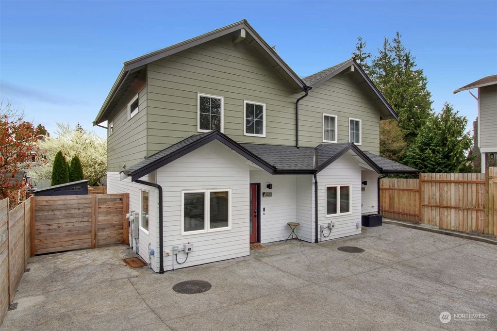 Photo of 13530 Burke Avenue N, Seattle, WA 98133 (MLS # 2210063)