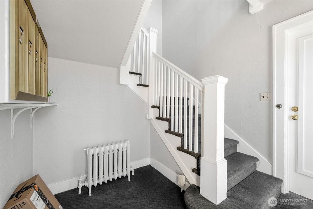 Photo of 746 10th Avenue E, Seattle, WA 98102 (MLS # 2506604)