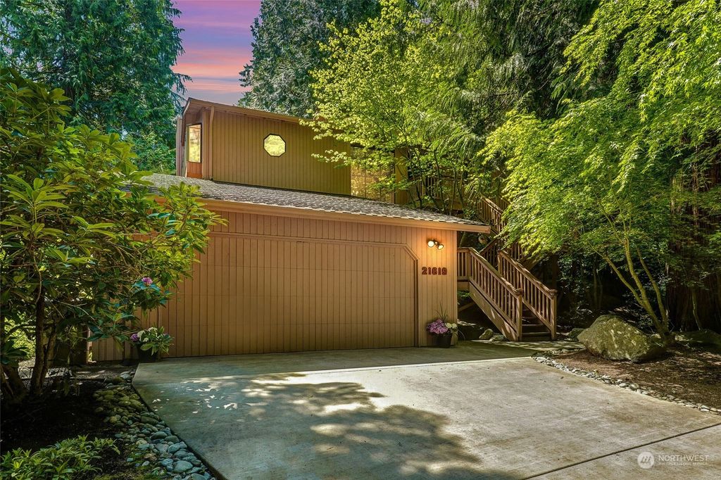 Photo of 21619 NE 29th Street, Sammamish, WA 98074 (MLS # 2059490)