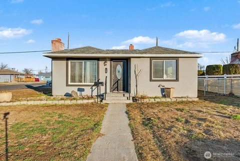 Photo of 160 G Street NE, Ephrata, WA 98823 (MLS # 2479814)
