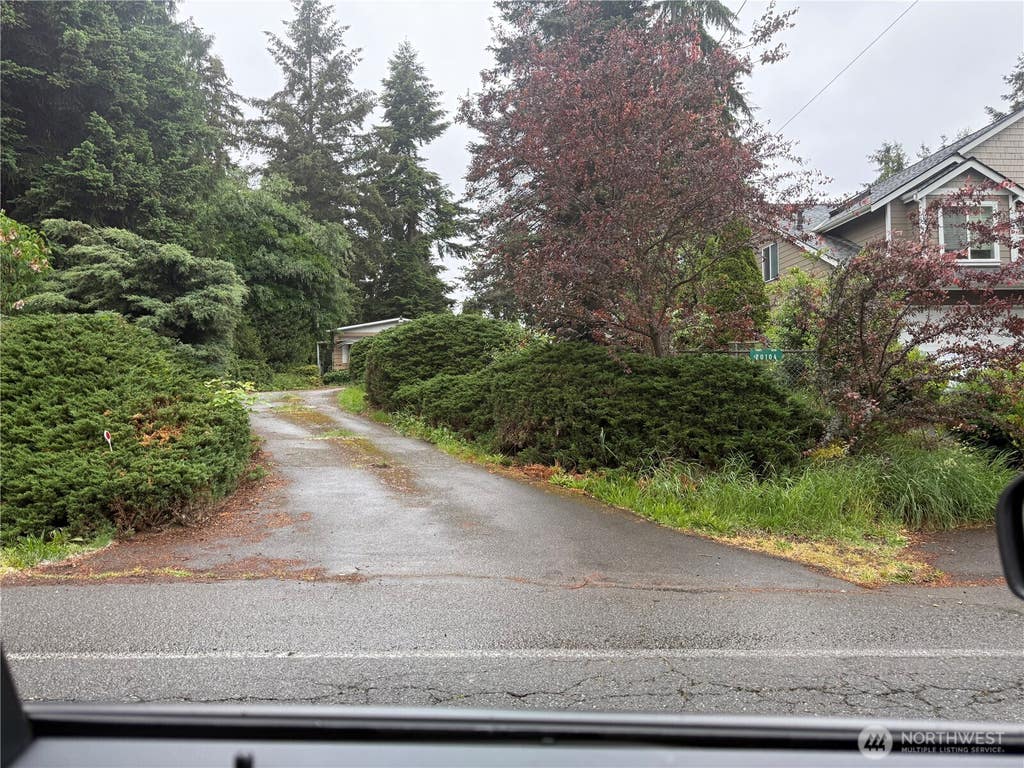 Photo of 20104 75th Avenue NE, Kenmore, WA 98028 (MLS # 2570290)