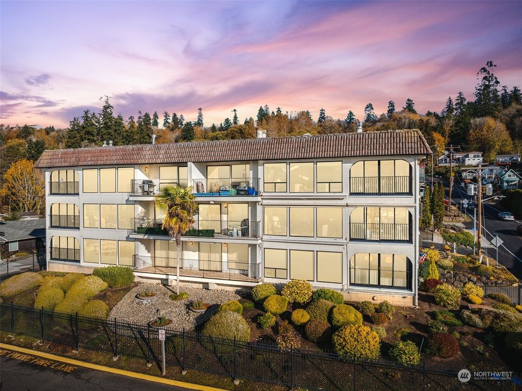 Photo of 702 S 281st Street #201, Des Moines, WA 98198 (MLS # 2308052)