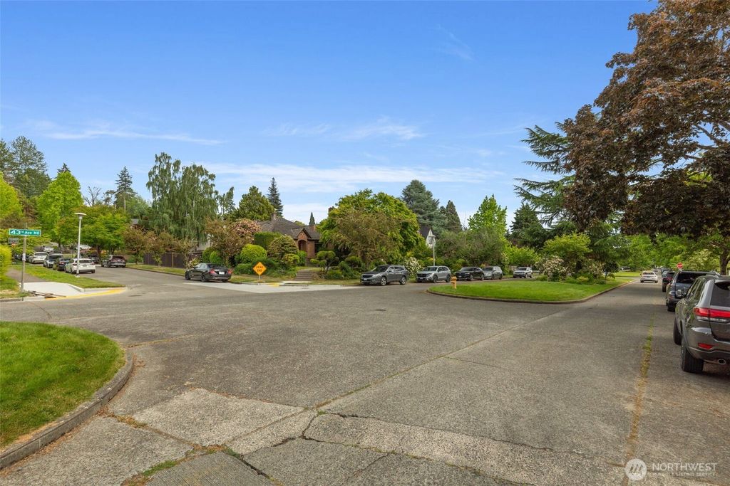 Photo of 4335 NE 42nd Street, Seattle, WA 98105 (MLS # 2529471)
