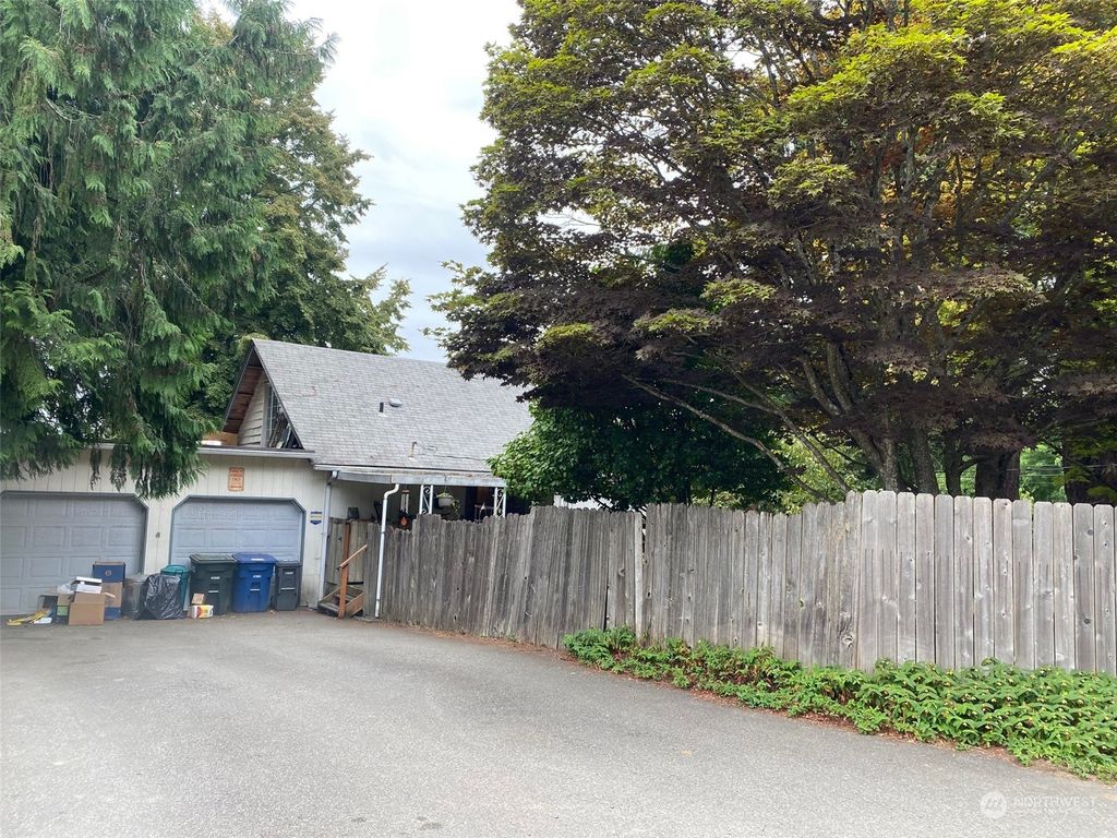 Photo of 2429 S 208th Street, SeaTac, WA 98198 (MLS # 2277429)