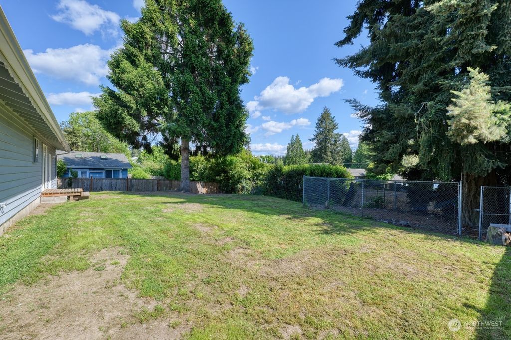 Photo of 507 S 318th Place, Federal Way, WA 98003 (MLS # 2227999)