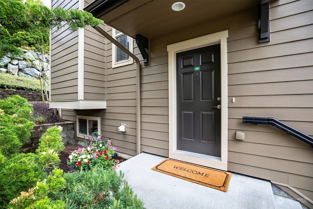 Photo of 1900 Weaver Road #E101, Snohomish, WA 98290 (MLS # 2241895)