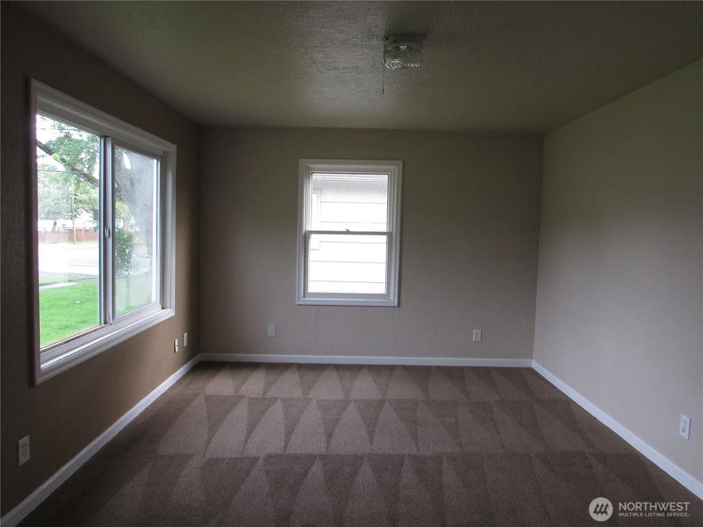 Photo of 1111 9th Avenue, Longview, WA 98632 (MLS # 2568471)
