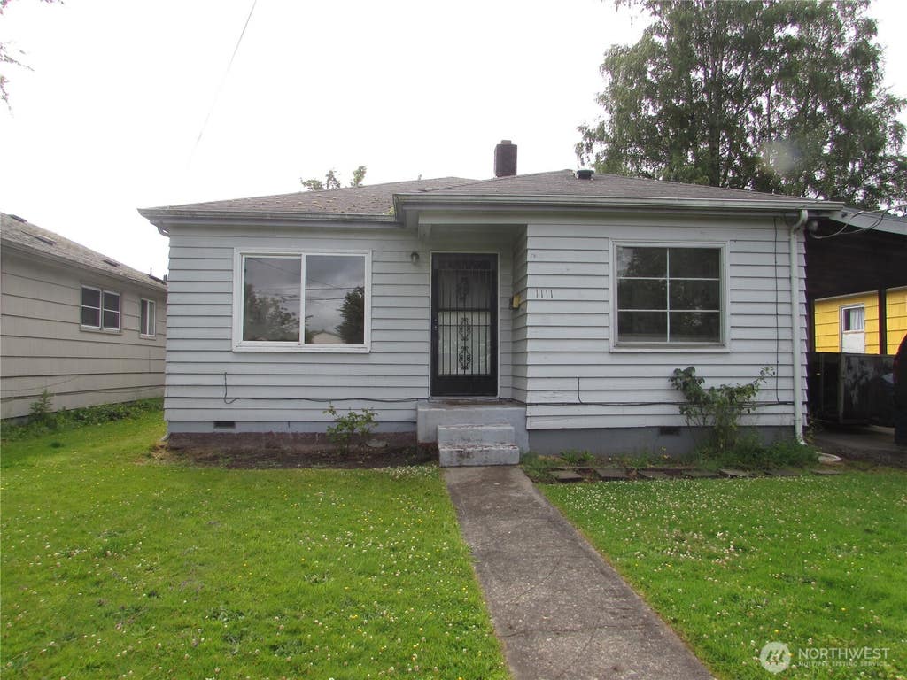 Photo of 1111 9th Avenue, Longview, WA 98632 (MLS # 2568471)