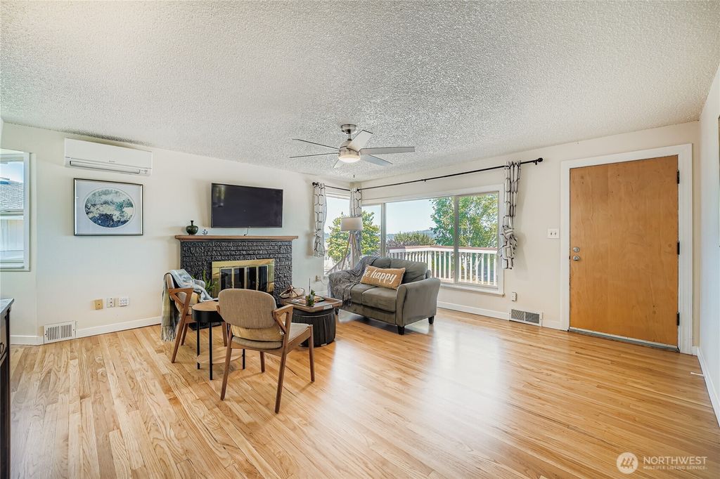 Photo of 11009 Woodward Avenue S, Seattle, WA 98178 (MLS # 2410882)