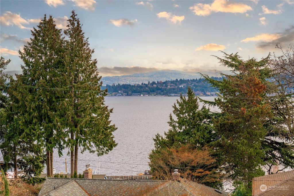 Photo of 333 Randolph Avenue, Seattle, WA 98122 (MLS # 2022276)