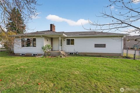 Photo of 608 12th Street, Washougal, WA 98671 (MLS # 2445341)