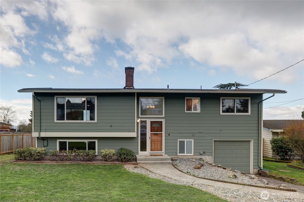 Photo of 25739 17th Ave S Ave, Des Moines, WA 98198 (MLS # 2307670)