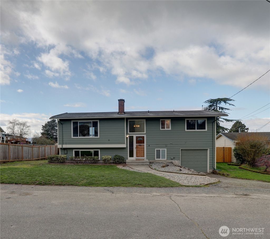 Photo of 25739 17th Ave S Ave, Des Moines, WA 98198 (MLS # 2307670)